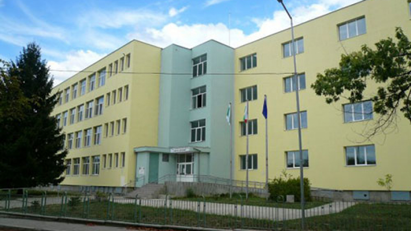 Училище в Габрово преминава на онлайн обучение заради учители с К-19