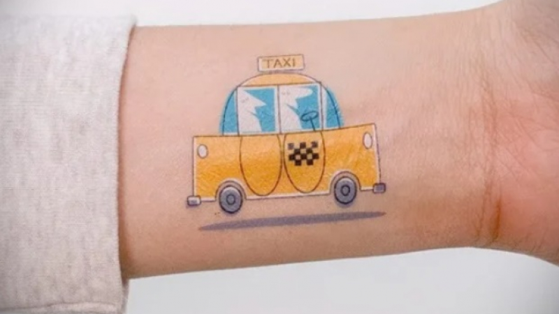 Крути мерки: Забраняват на таксиджиите да имат татуировки