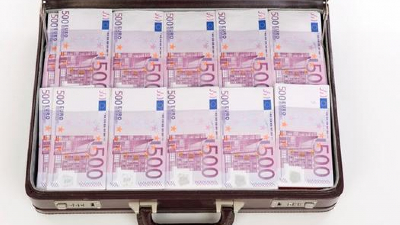 Половин милион евро открити в мазе на обявен за продажба апартамент 
