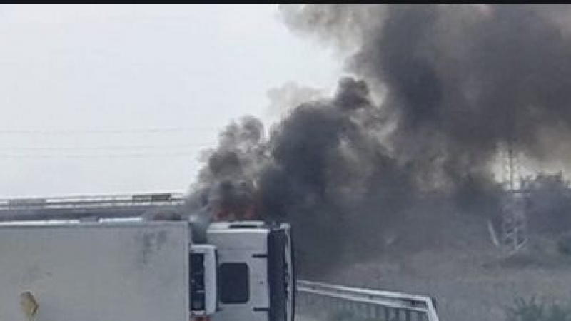 Ужас в Търновско! Камион падна върху жп линия и стана страшно