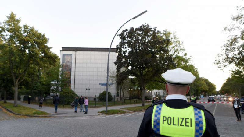 Ужасяващо нападение пред синагога в Германия СНИМКА