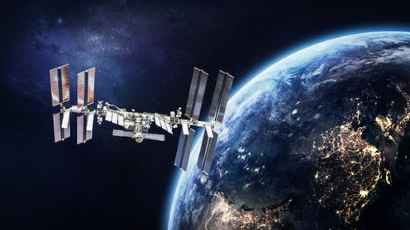 Камерата на МКС засне НЛО, което се движи близо до Земята ВИДЕО