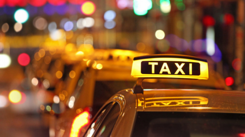 Кое е най-изгодно: личен автомобил, такси или кола под наем? 