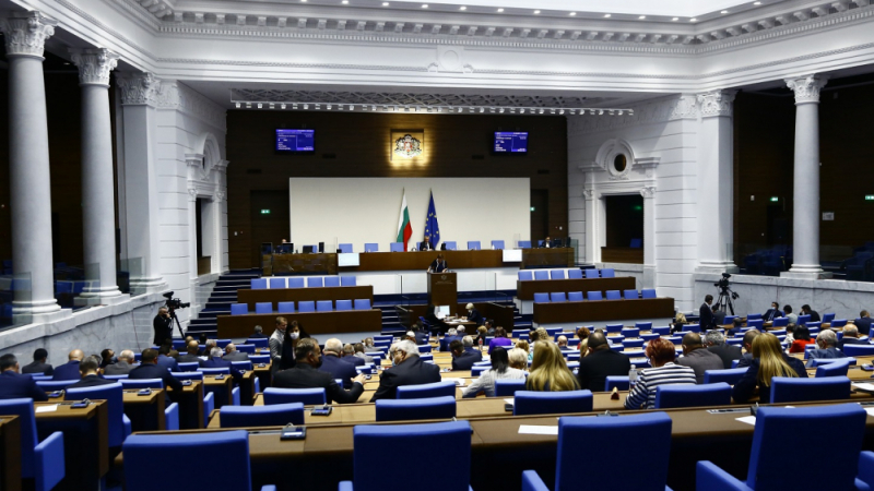 Парламентът взе важно решение за гласуващите на изборите и проф. Ангелов