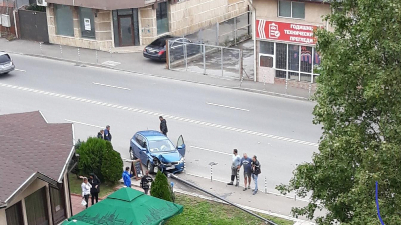 Страшен екшън посред бял ден на булевард в София СНИМКА