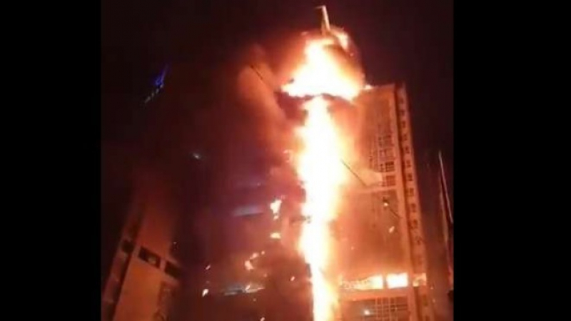 Като факла: Огромен пожар изпепели 33-етажен блок в Южна Корея ВИДЕО