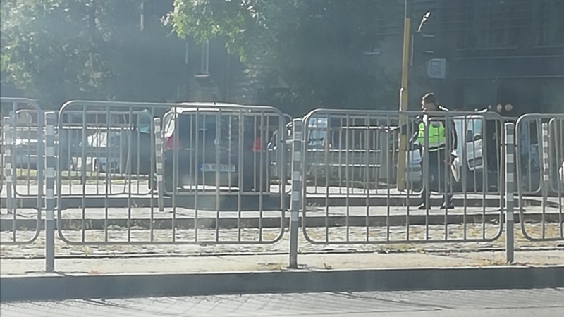 Сигнал до БЛИЦ: Варненска шофьорка направи голяма поразия на столичен булевард СНИМКА 