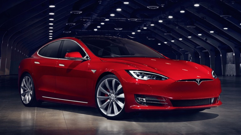 Tesla смъкна двойно цената на един от луксозните си модели