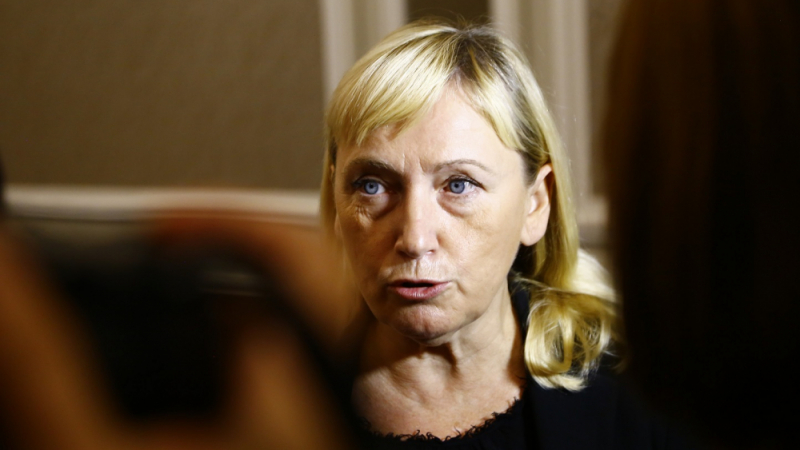 Вече седмица Йончева отказва да напусне политиката заради офшорката