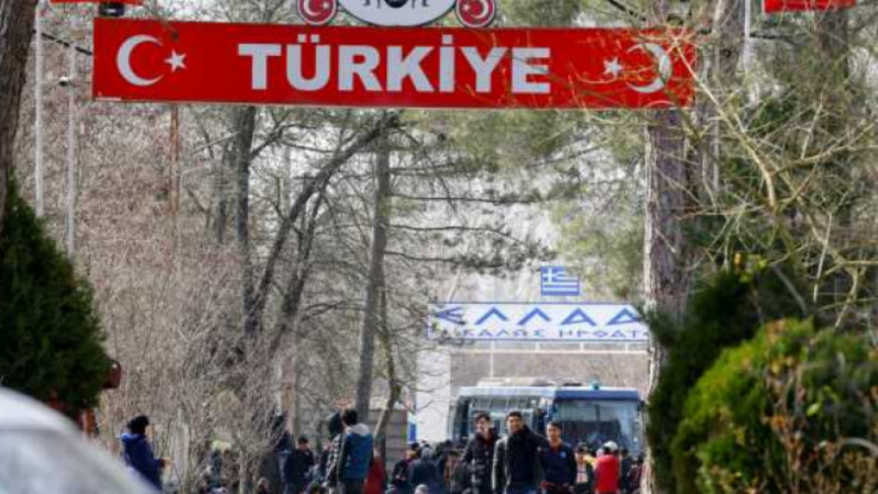 Затвориха гръцко-турската граница с жива верига