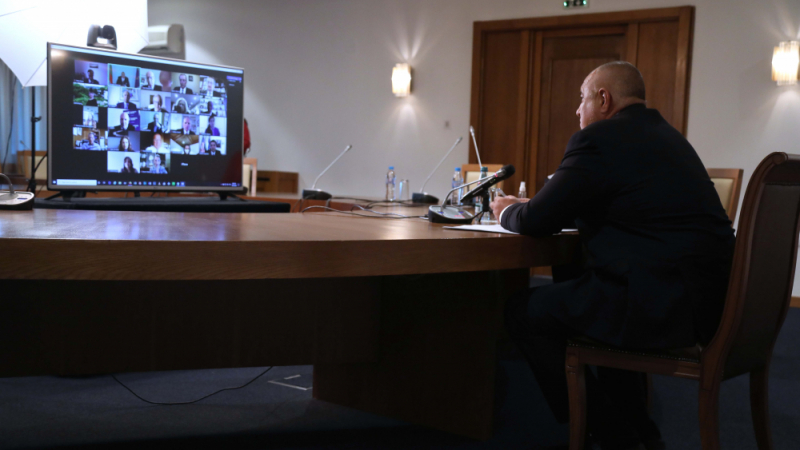 Борисов не се спира, по тъмна доба проведе видео разговор с... СНИМКИ