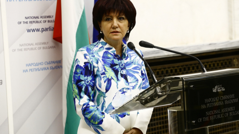Караянчева: Видяхме бесилка срещу парламента, всички можем да сме жертва на... НА ЖИВО