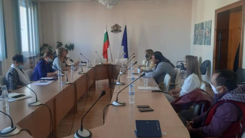Министър Сачева обсъди мерките от пакета „Заетост х3“ с представители на Българската асоциация на заведенията и Сдружението на заведенията
