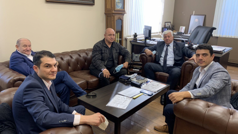 Кметът на Пловдив Здравко Димитров с извънредно предложение за отпадане на таксите за маси за открито сервиране