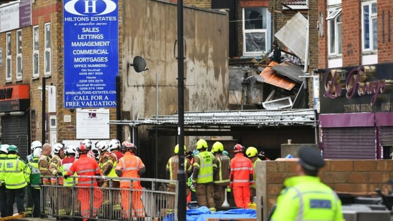 Мощна експлозия разтърси Западен Лондон, спасители вадят хора изпод отломките СНИМКИ 