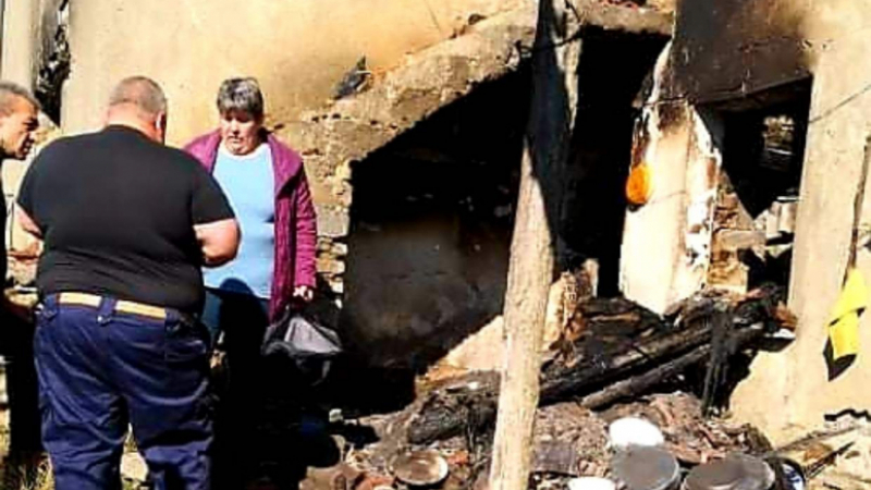 Ужас в Кърджалийско: Труп на мъж откриха сред останките на изгоряла къща ВИДЕО