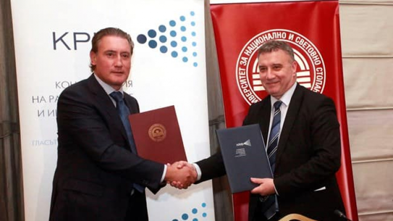 Домусчиев: Щастлив съм, че подписахме ново споразумение за сътрудничество с ректора на УНСС СНИМКИ