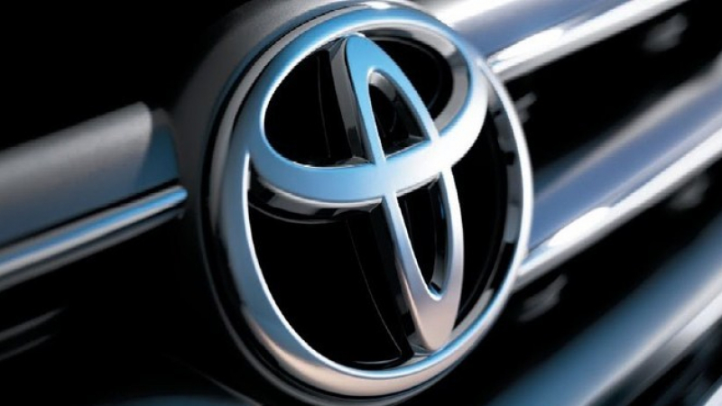Първи ИЗОБРАЖЕНИЯ и подробности за новата Toyota Land Cruiser 300