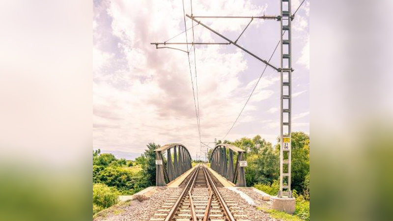 Обновен е емблематичният стоманен жп мост между Скутаре и Маноле