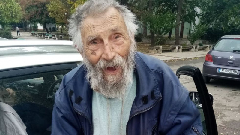 Тъжната история на 91-годишния художник на Левски, който спи в каруца СНИМКИ