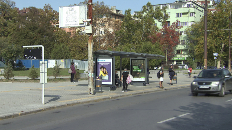 Мъж удари и наплю жена в софийски автобус заради забележка за маска СНИМКИ