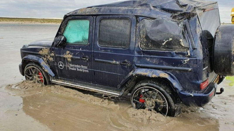  Инцидент: Mercedes-AMG G63 се преобърна няколко пъти във въздуха на плаж ВИДЕО