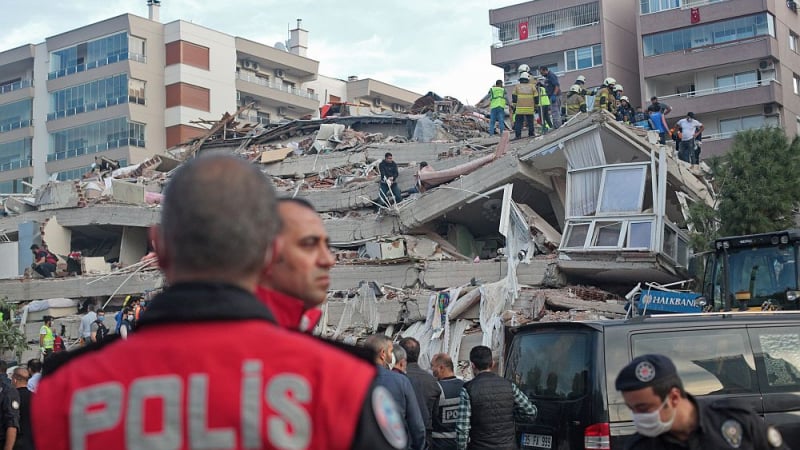 Турски професор: Земята под Измир се разкъса на 30-40 километра! ВИДЕО
