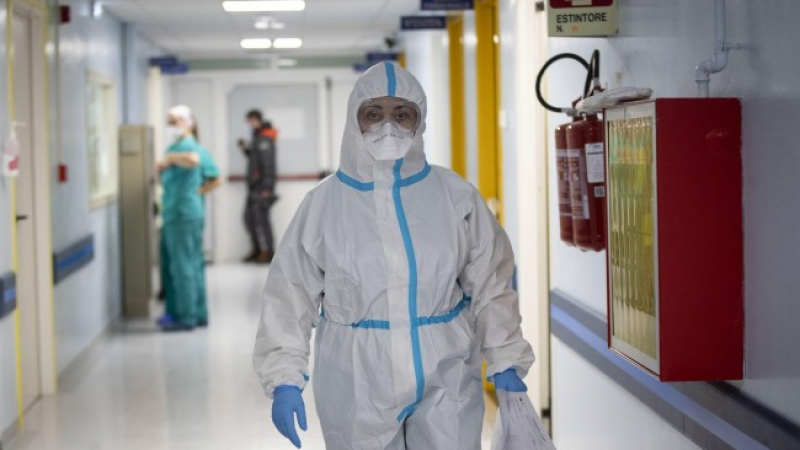 Още една медицинска сестра загуби битката срещу К-19 в Благоевград