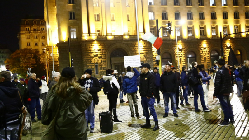 Протестиращите натириха новата коалиция "Изправи се! Мутри вън!"