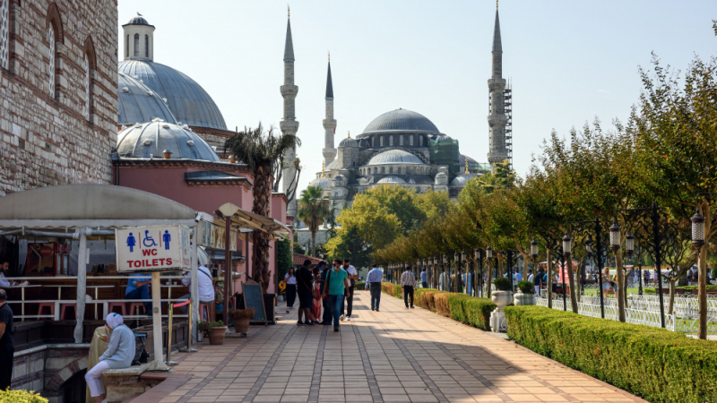 Анна живее в Истанбул и разкри как да пазарувате там и да пестите пари