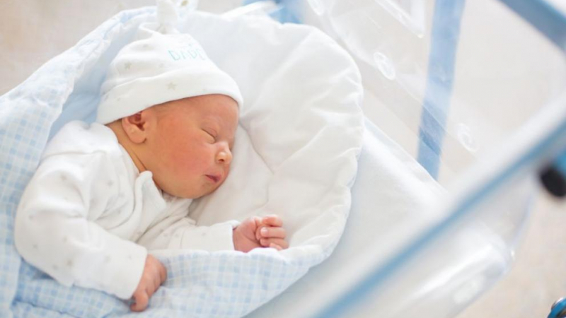 Чудо: Спасиха бебе, родено с тегло 480 грама в Стара Загора