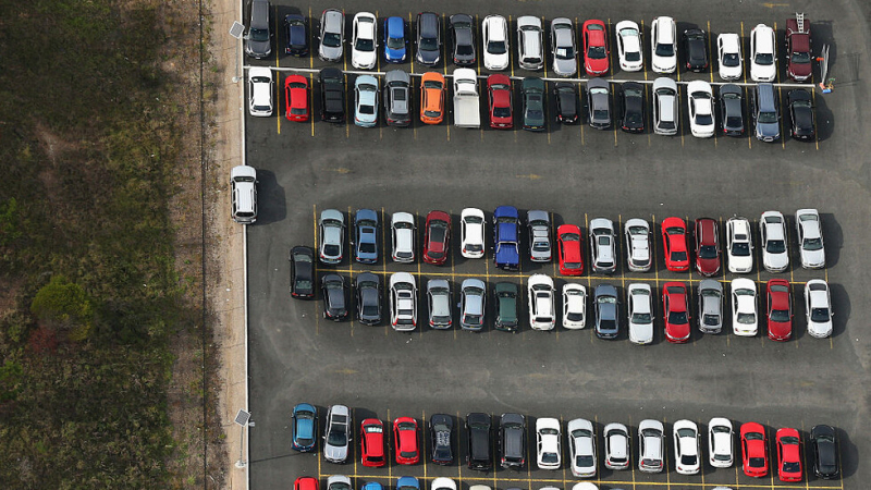 Министър си подаде оставката заради безплатен пропуск за паркинг 