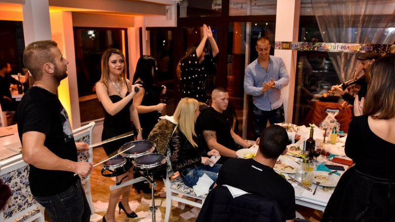 Шумно парти в пловдивски ресторант разбуни духовете насред пандемията, полиция спря купона ВИДЕО 