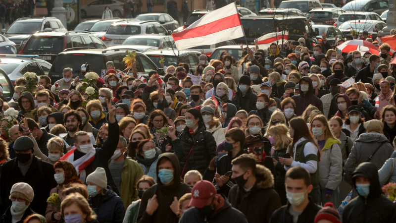 В Беларус почерня от протестиращи, над 700 - арестувани 