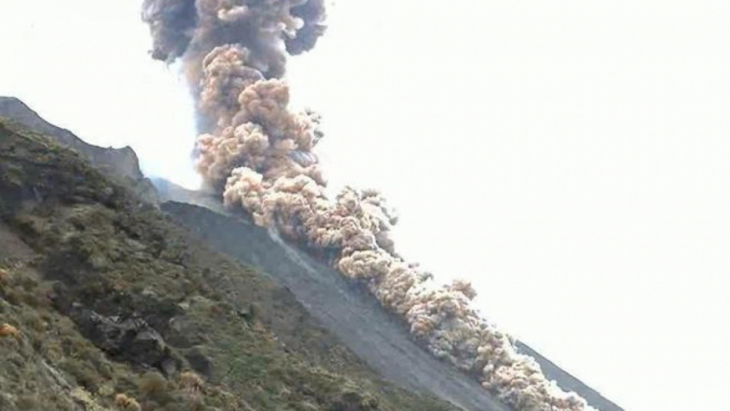 Страховит вулкан изригна, причини около него Апокалипсис ВИДЕО