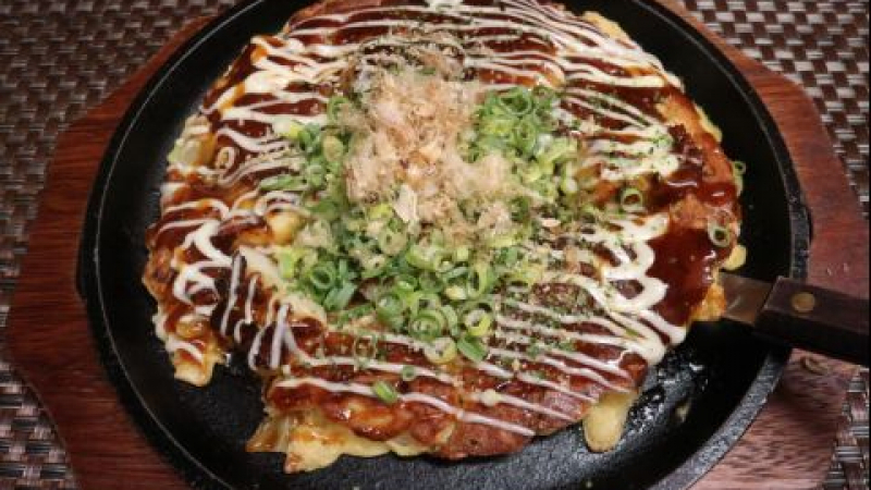 Невиждана рецепта за вечеря: Окономияки - японска солена палачинка