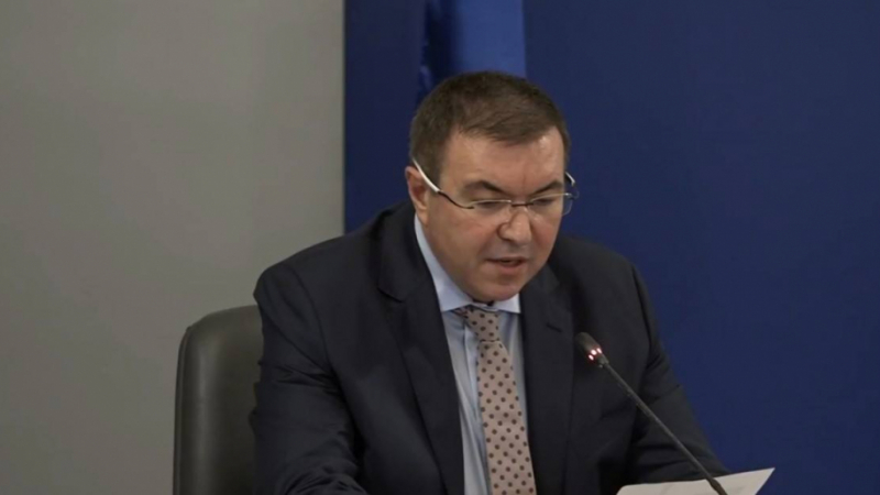Министър Ангелов посочи основната причина за изключително сложната ситуация с К-19 в страната ВИДЕО