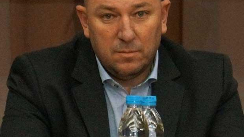 Депутатът Стоян Божинов хули съгражданите си 