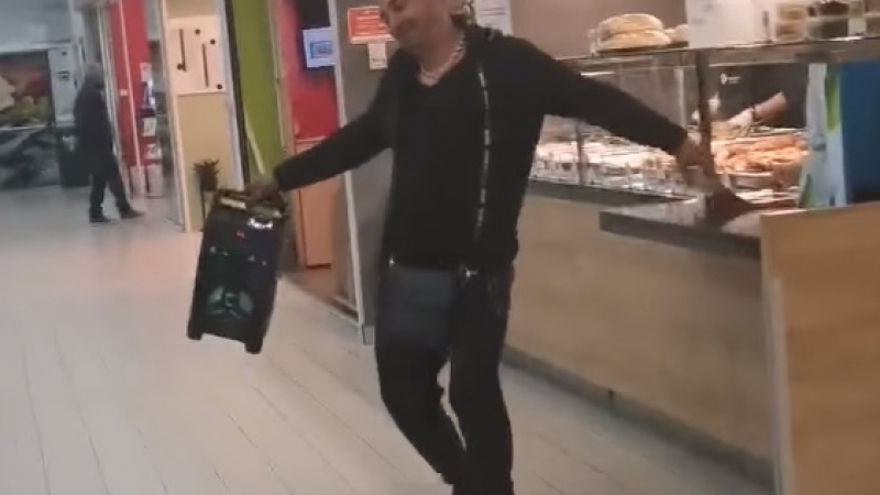 Мъж нахлу без маска в софийски хипермаркет, всички му се радват ВИДЕО 