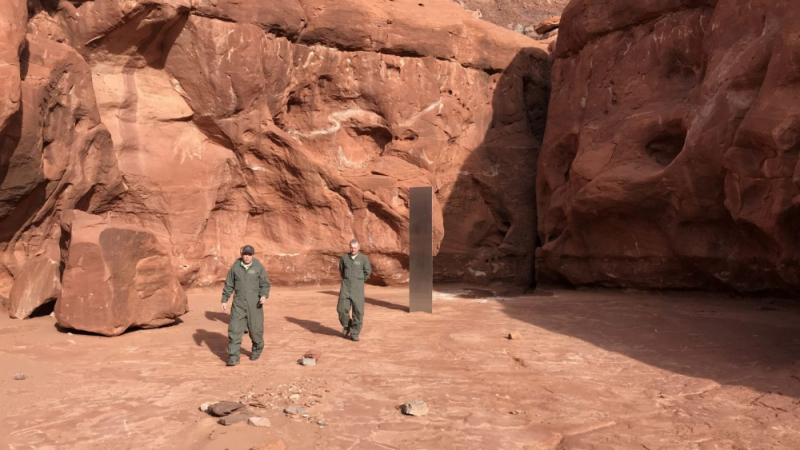 Мистерията е разкрита: Как се изпари металният монолит от пустинята в Юта СНИМКИ