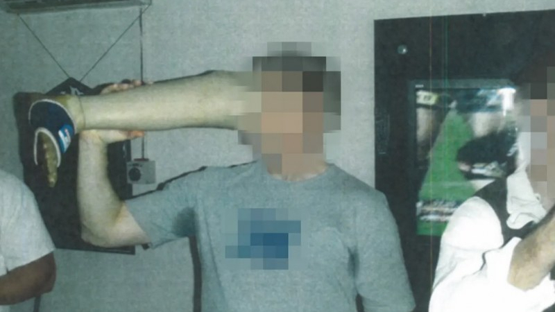 Скандално: Австралийски военни се наливат с бира от протезата на убит талибан СНИМКА 