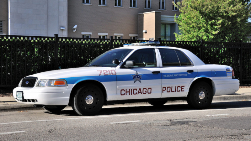 Мъж откри стрелба от автомобил в Чикаго, има жертва