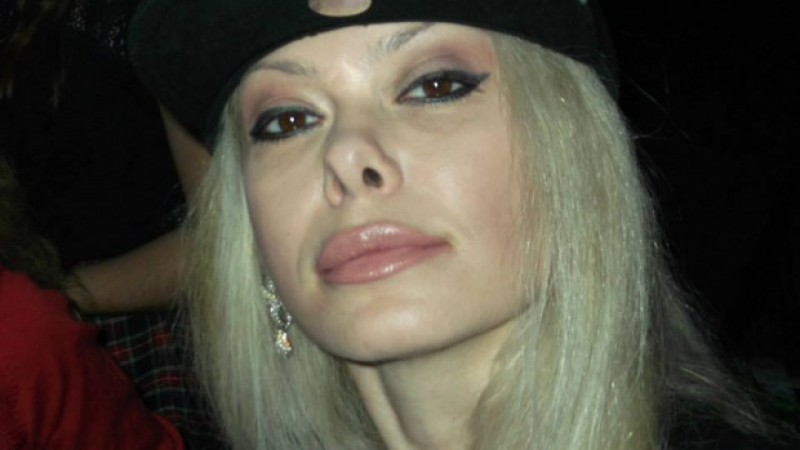 Албена Вулева лъсна в сайт за еротични модели СНИМКИ 18+