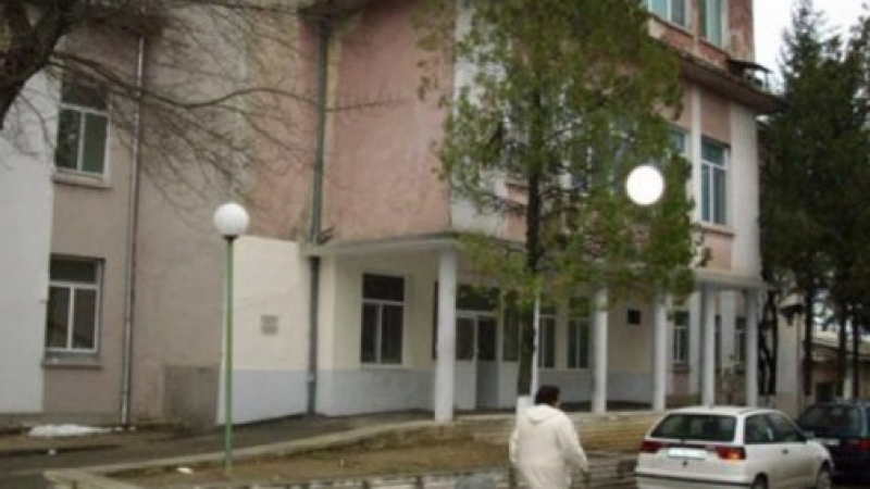 Потресаващи подробности за жената, издъхнала пред болницата в Благоевград