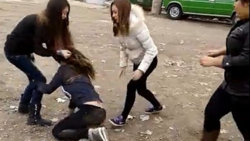 Масов бой между ученички в Пловдив, всичко е заснето на видео