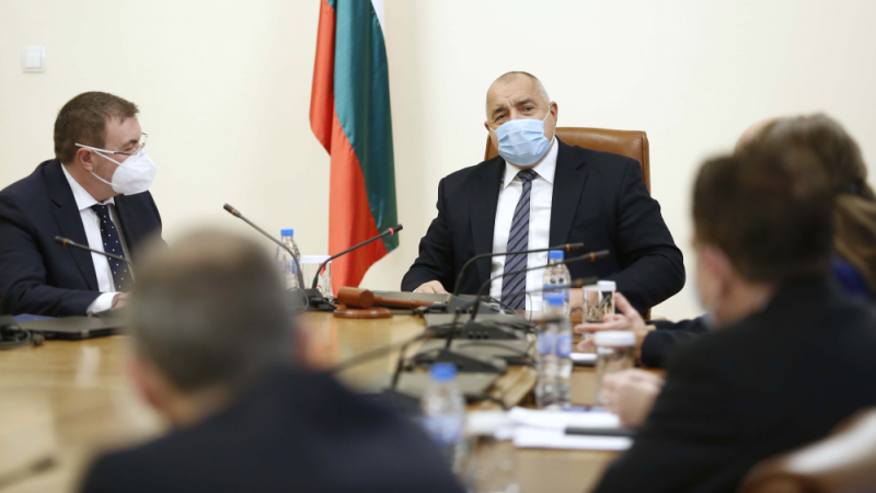 Борисов събра министри заради мерките срещу К-19 и... СНИМКИ