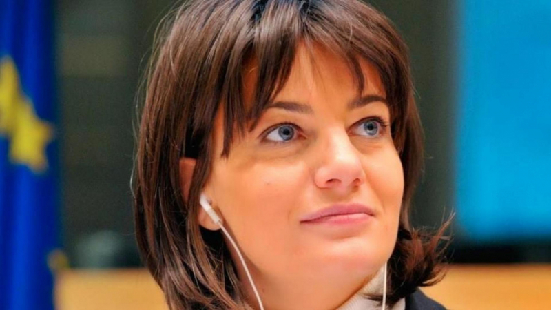 Нагла измама: Евродепутатката на Берлускони свила от Брюксел над...