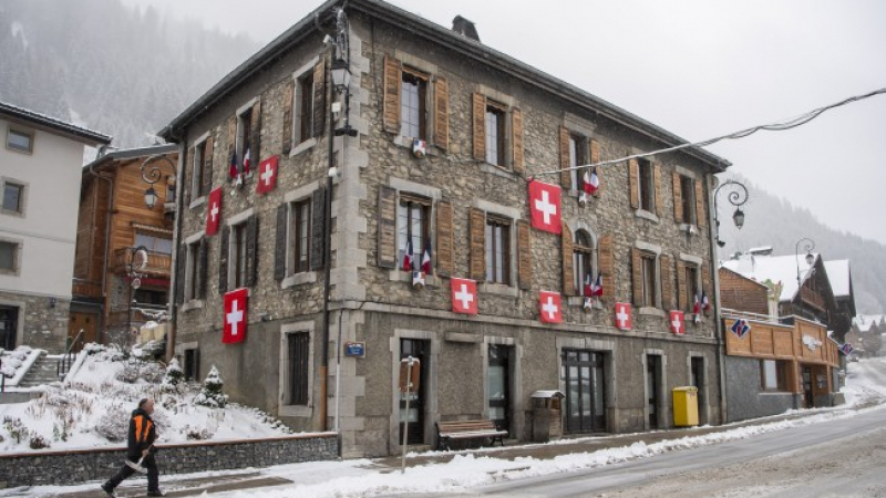 Швейцария въвежда мека карантина