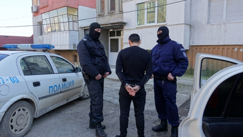 Закопчаха един от най-големите наркодилъри в култови бургаски квартал