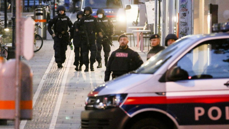Австрия с извънредни новини за кървавия атентат във Виена 